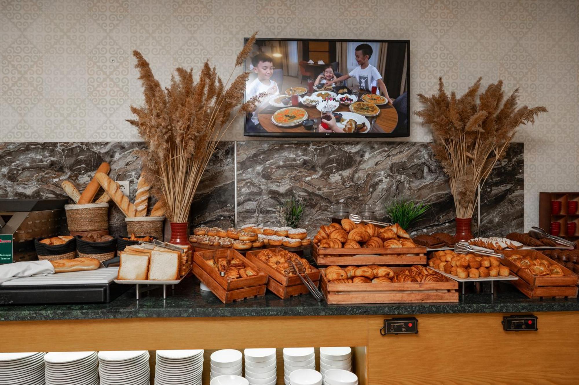 Wyndham Garden Burabay Hotel Ngoại thất bức ảnh