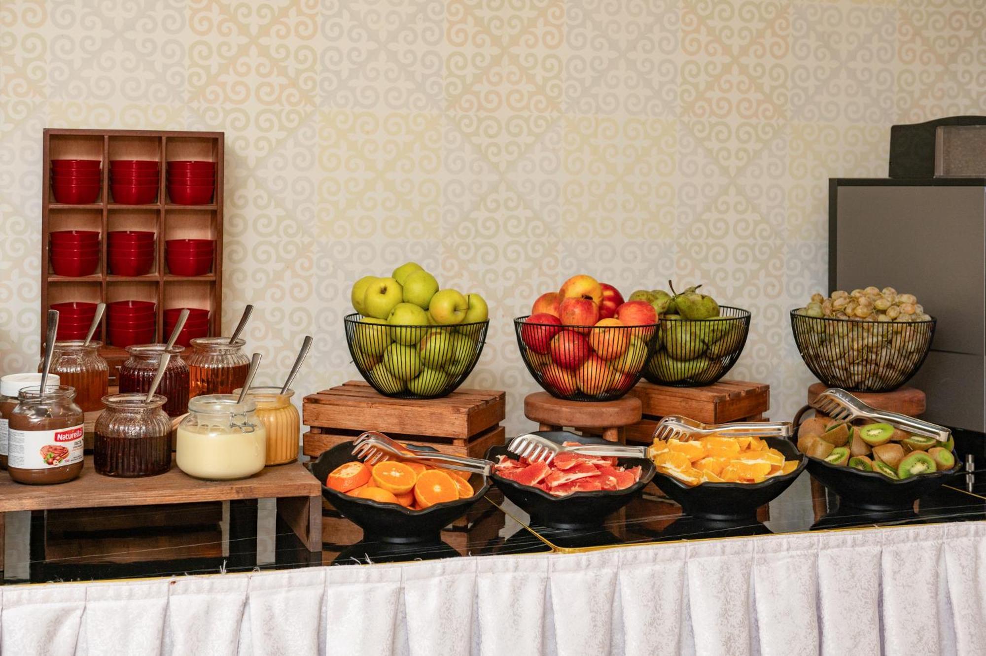 Wyndham Garden Burabay Hotel Ngoại thất bức ảnh