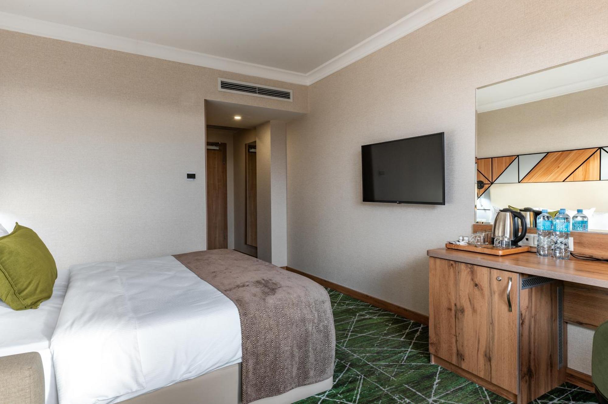 Wyndham Garden Burabay Hotel Ngoại thất bức ảnh