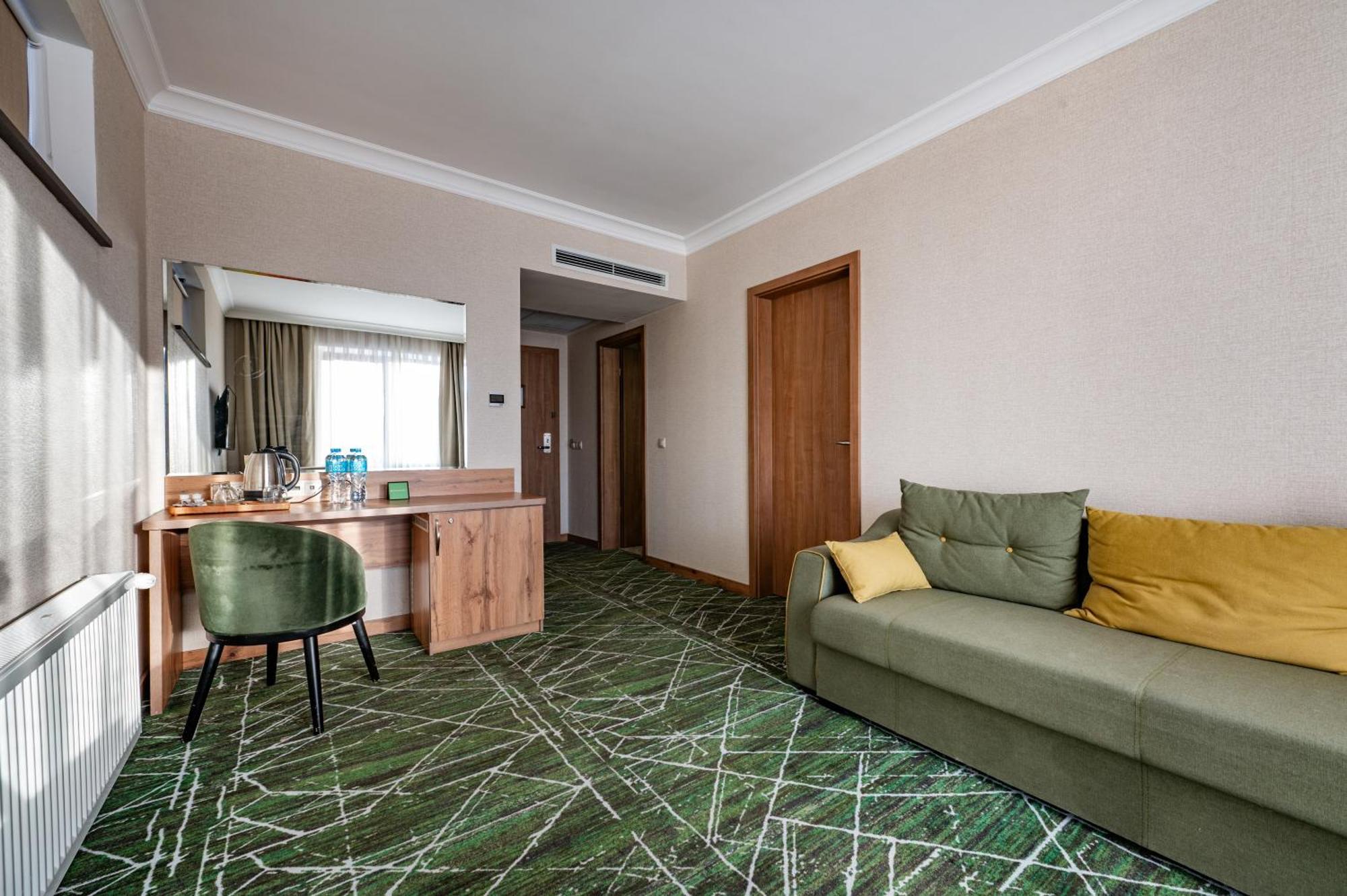 Wyndham Garden Burabay Hotel Ngoại thất bức ảnh